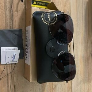 Aviator sunglasses 100% UV protection